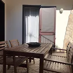 Odegos Mono & Trilo Bed & Breakfast