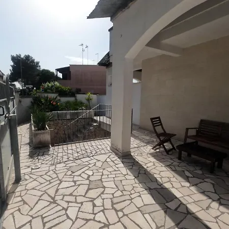 Odegos Mono & Trilo Bed & Breakfast