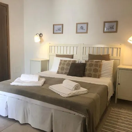 Odegos Mono & Trilo Bed & Breakfast
